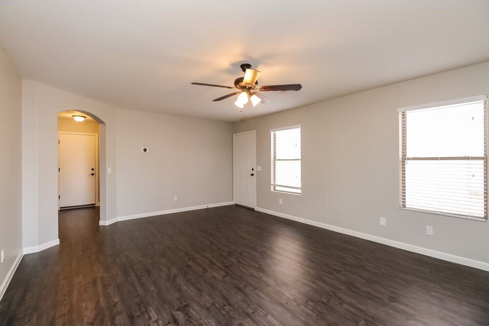 151 S Parkwood - Photo 3 of 15