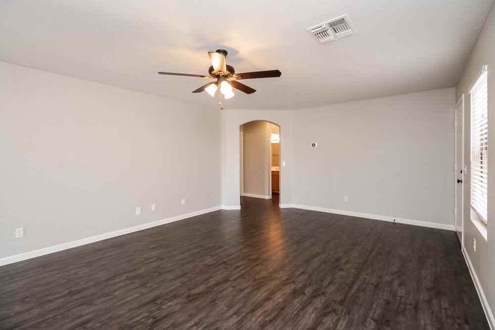 151 S Parkwood - Photo 4 of 15