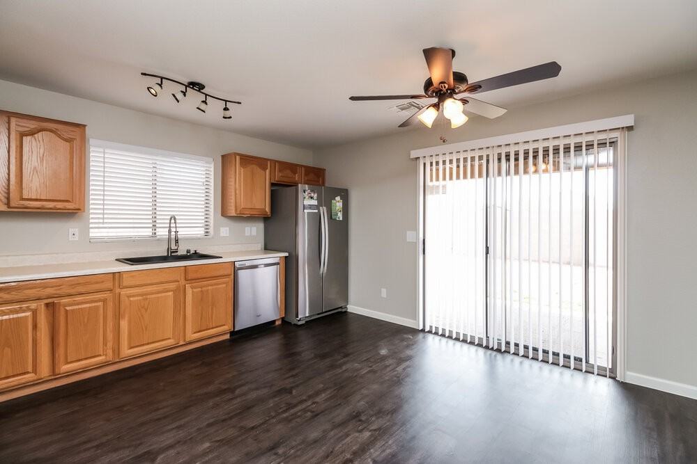 151 S Parkwood - Photo 5 of 15
