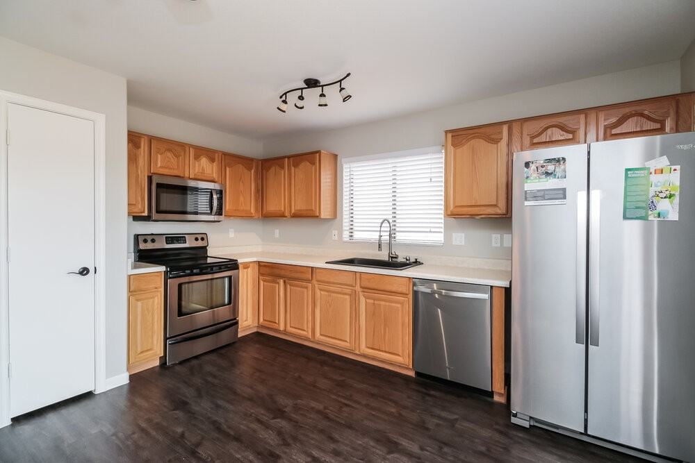 151 S Parkwood - Photo 6 of 15