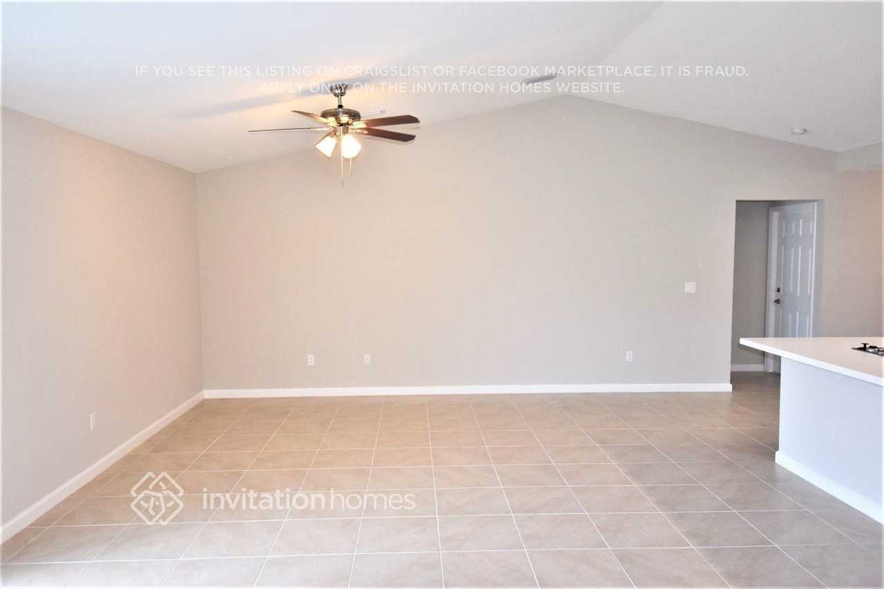 301 Sw Log Dr - Photo 4 of 17