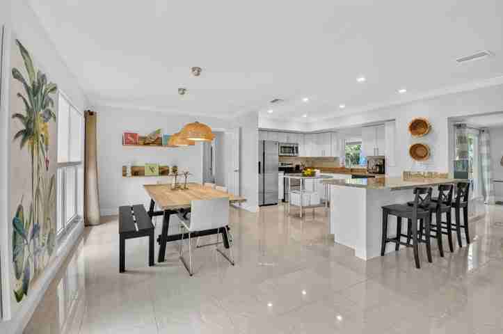700 Northeast 70th Street - Photo 7 of 8