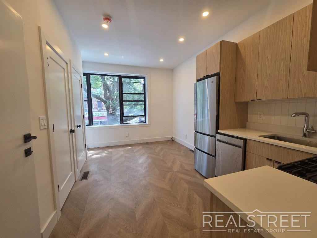 2566 Steinway St #2F - Photo 6 of 14