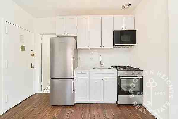 756 Union St #3B - Photo 2 of 5