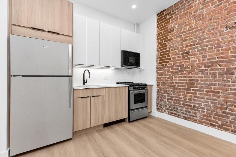 425 W 57th St #2A - Photo 3 of 7