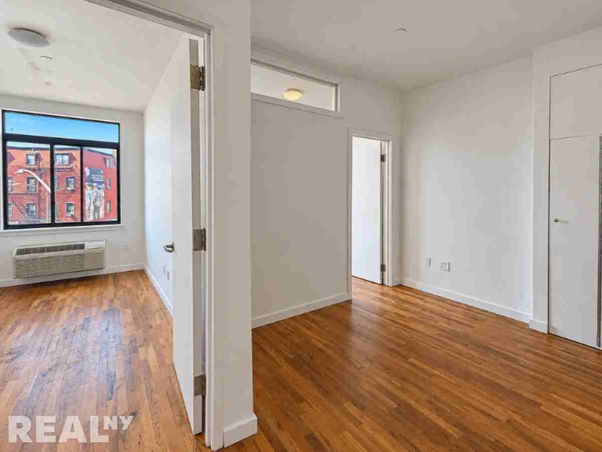 Noll St #3A - Photo 2 of 9