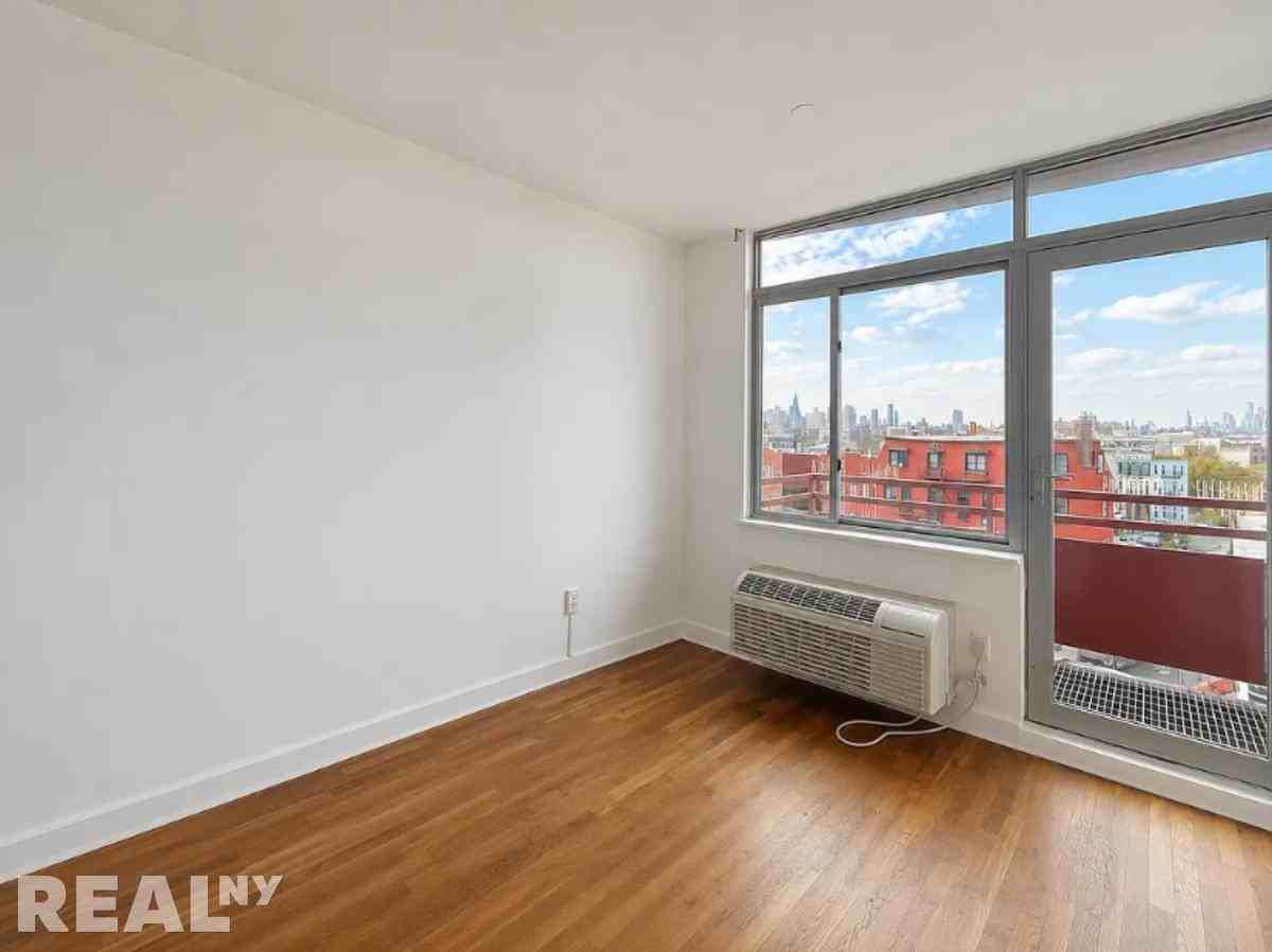 Noll St #3A - Photo 3 of 9