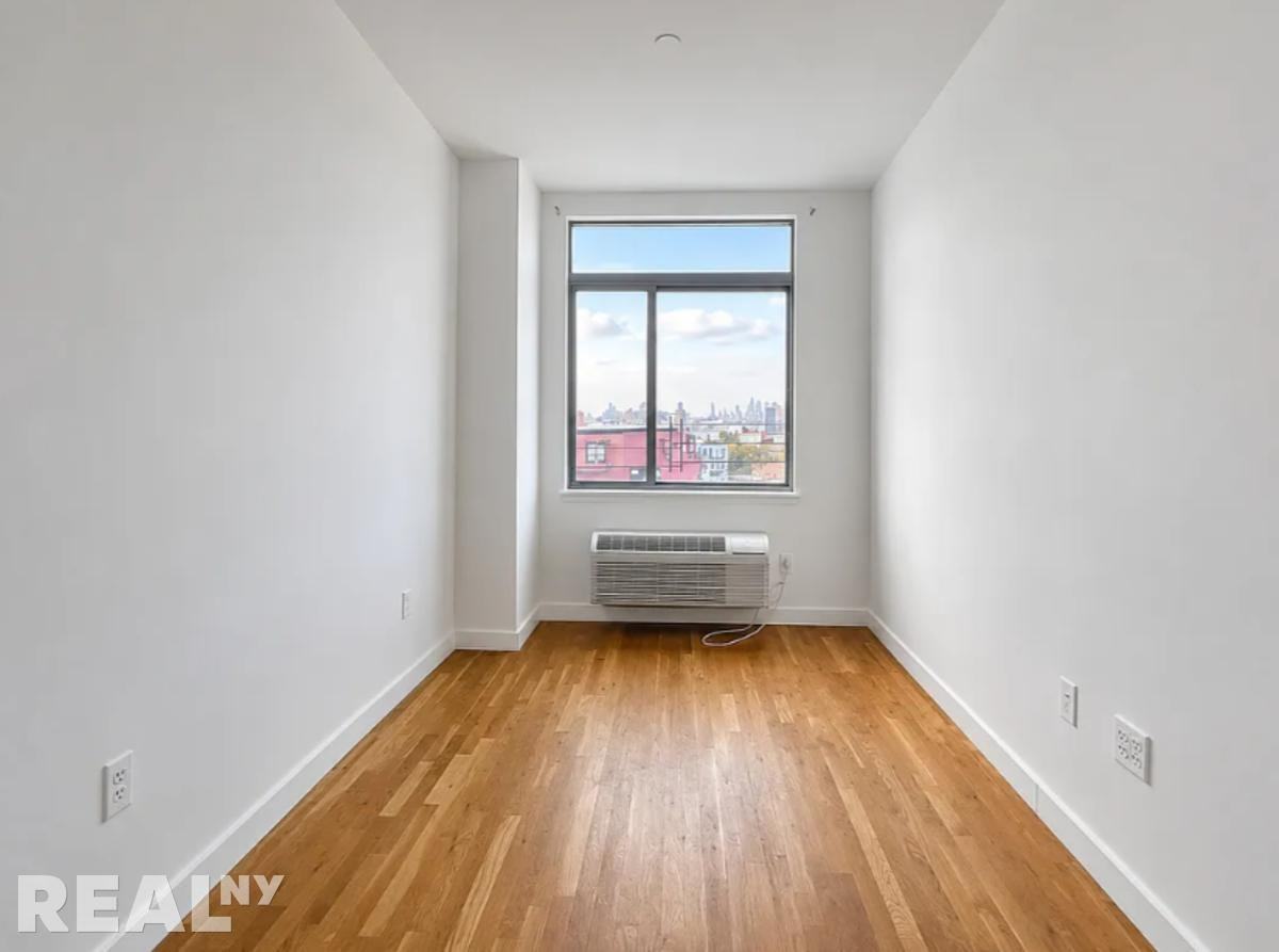 Noll St #3A - Photo 5 of 9