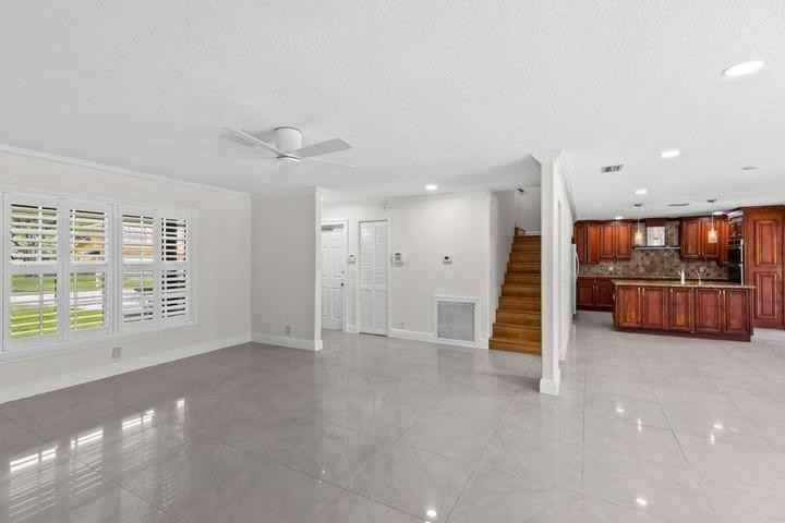 4610 Pine Tree Drive - Photo 5 of 8