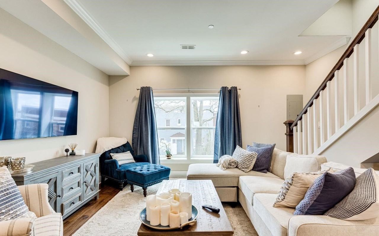 1230 Queen St Ne #4 - Photo 2 of 50
