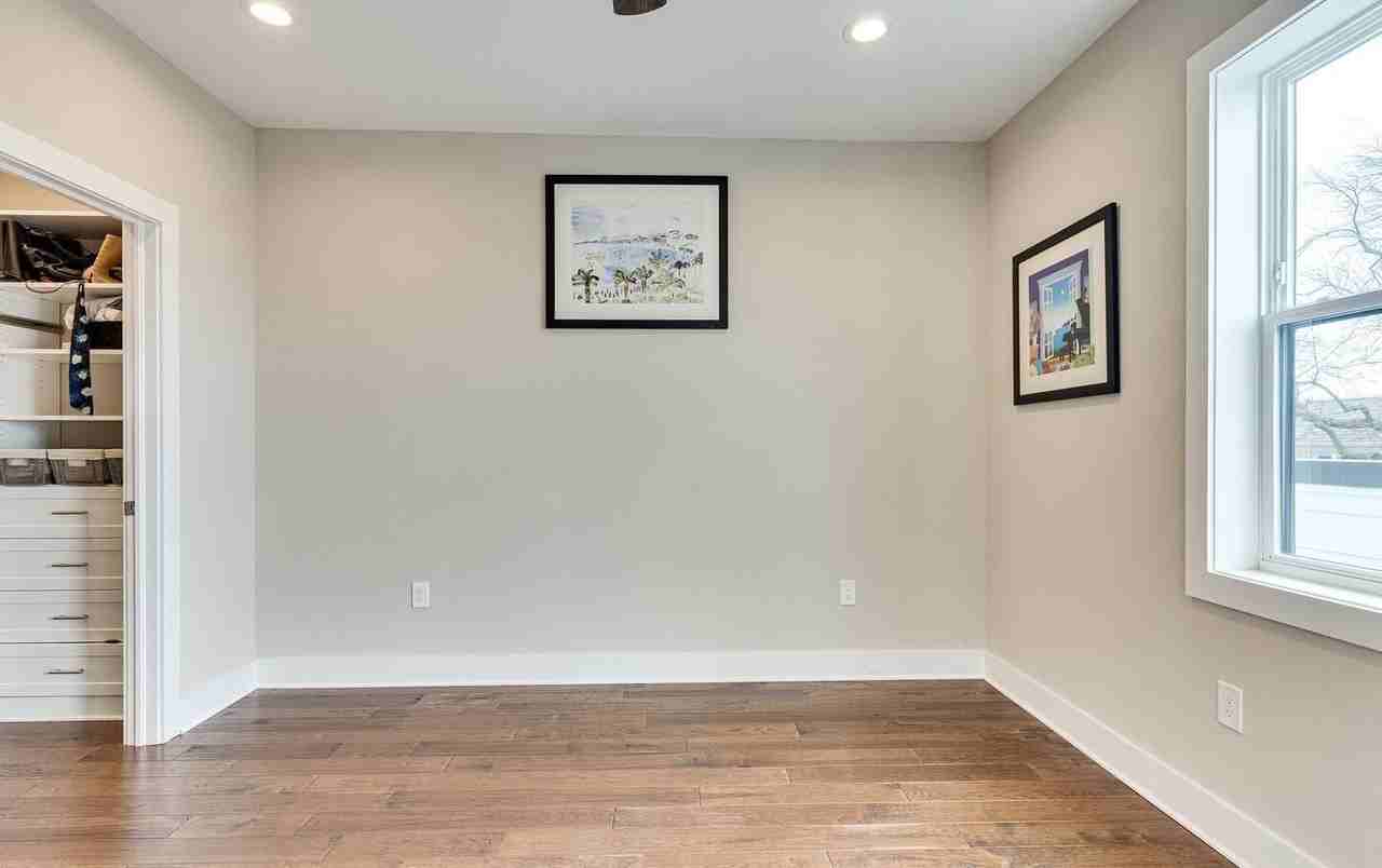 1230 Queen St Ne #4 - Photo 6 of 50