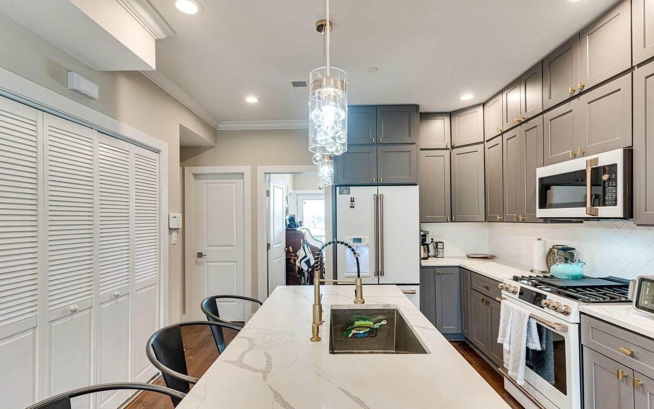 1230 Queen St Ne #4 - Photo 7 of 50