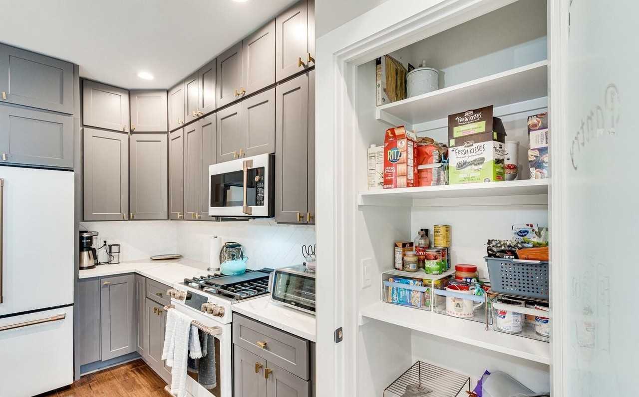 1230 Queen St Ne #4 - Photo 3 of 50