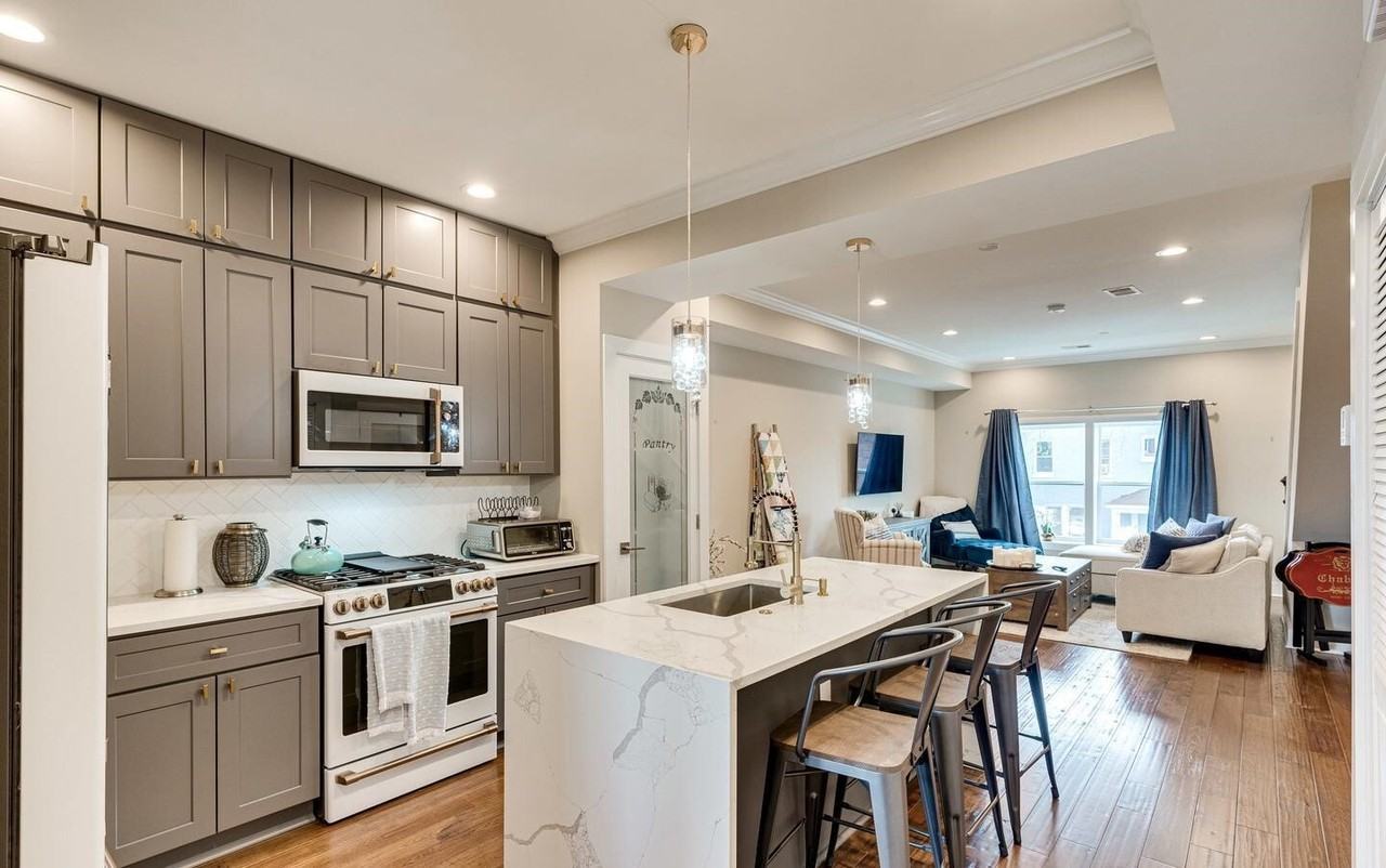1230 Queen St Ne #4 - Photo 4 of 50