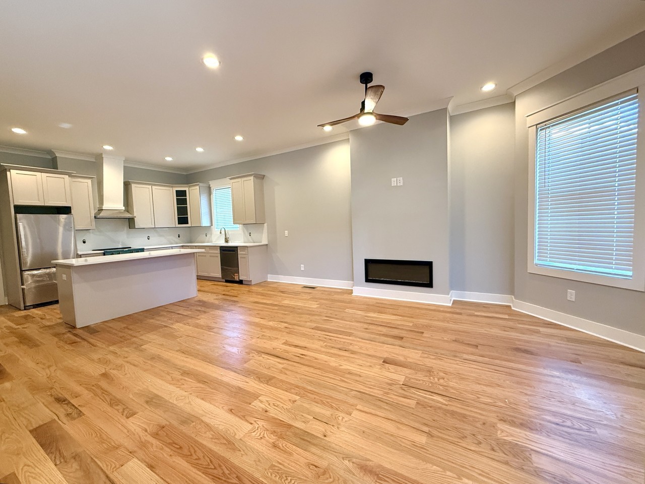 2305 Whitaker St #A - Photo 2 of 22