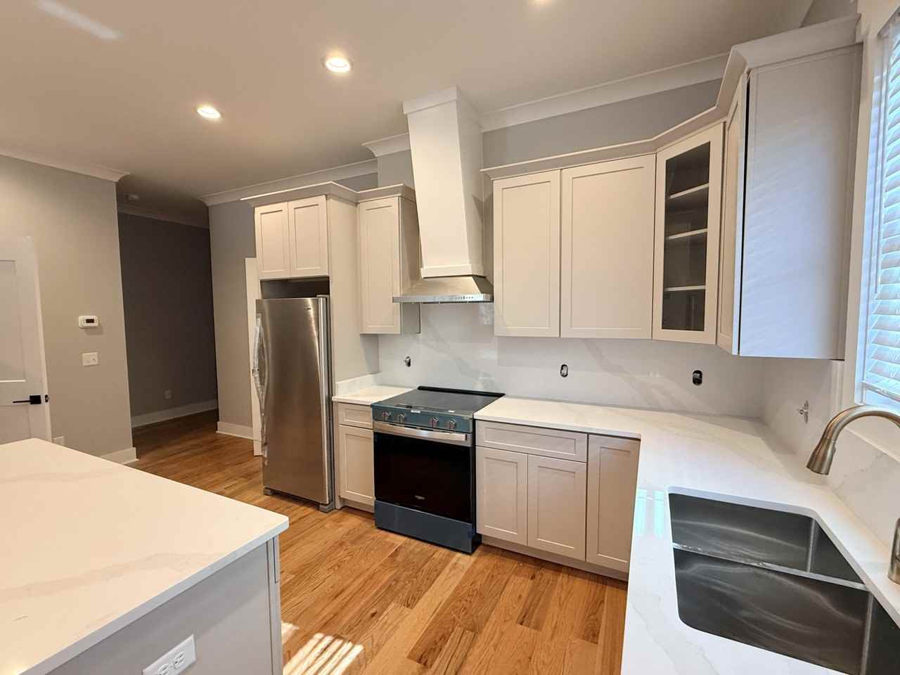 2305 Whitaker St #A - Photo 4 of 22