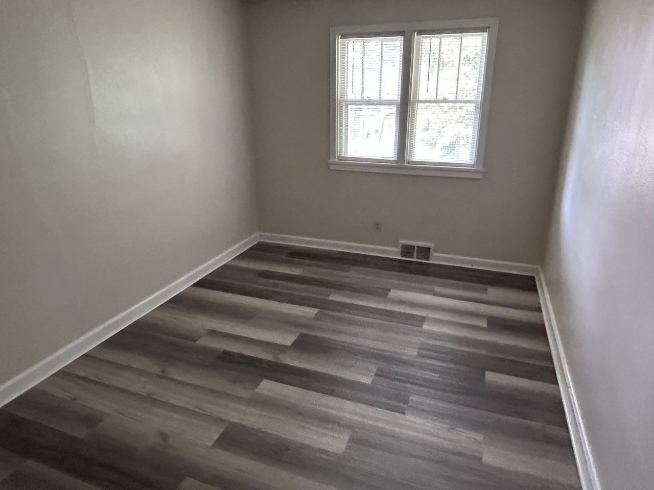 919 Nightingale St #1 - Photo 4 of 13