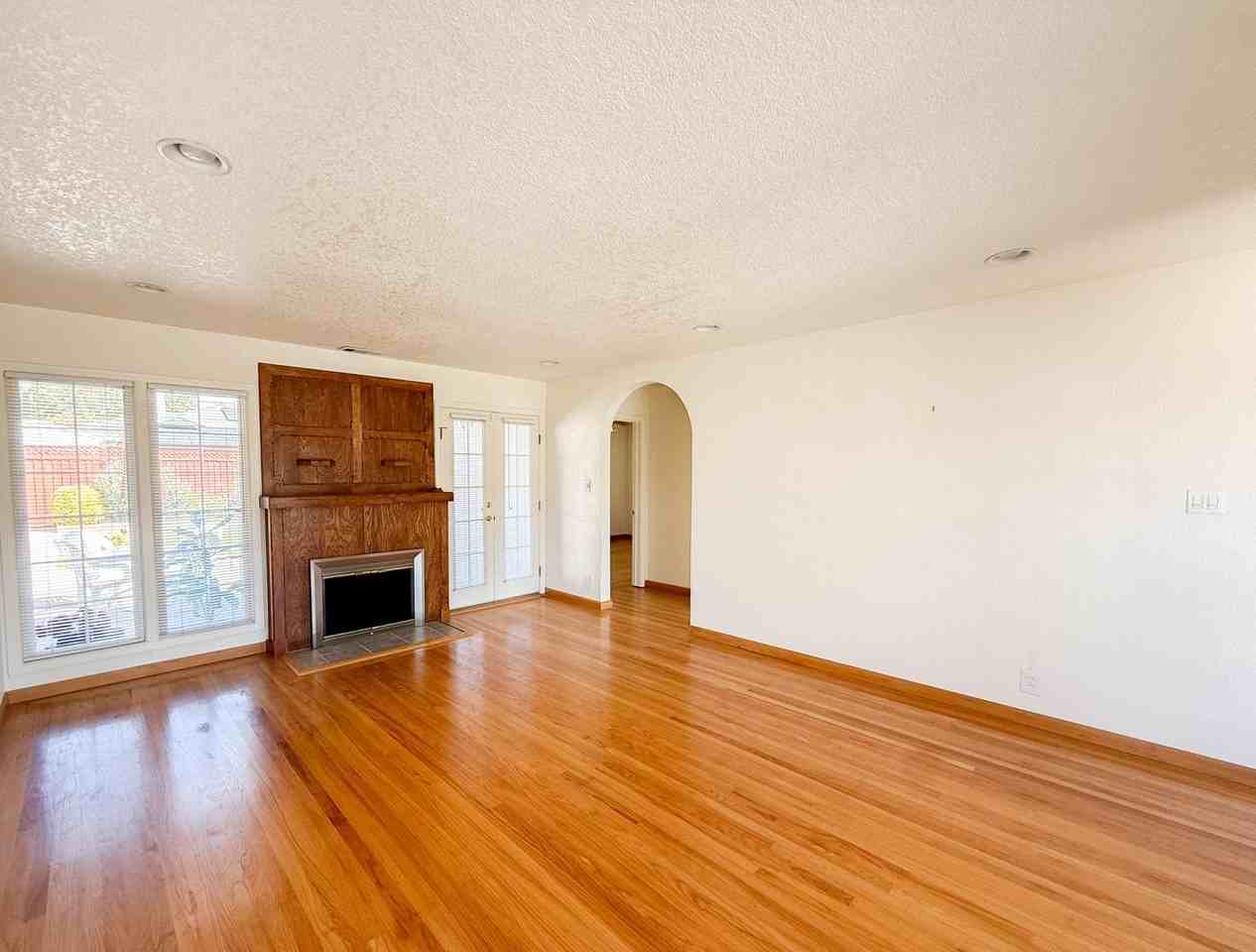 21984 Orange Ave - Photo 4 of 26