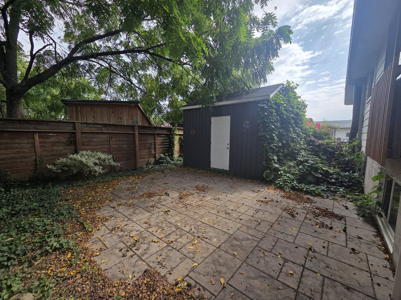 881 Lawrence Road - Photo 3 of 26