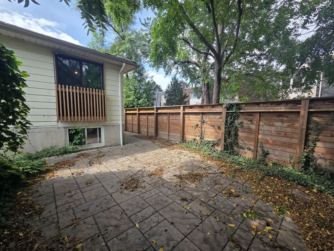 881 Lawrence Road - Photo 4 of 26