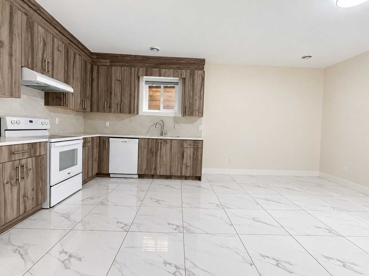 20549 70A Avenue - Photo 3 of 13