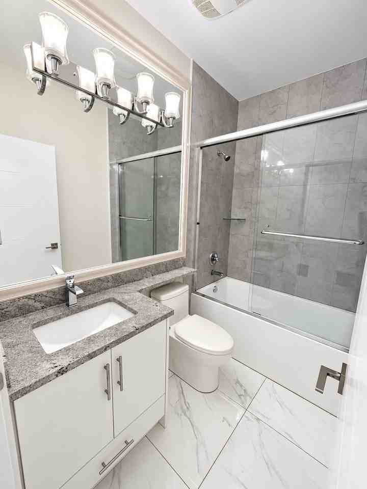 20549 70A Avenue - Photo 4 of 13