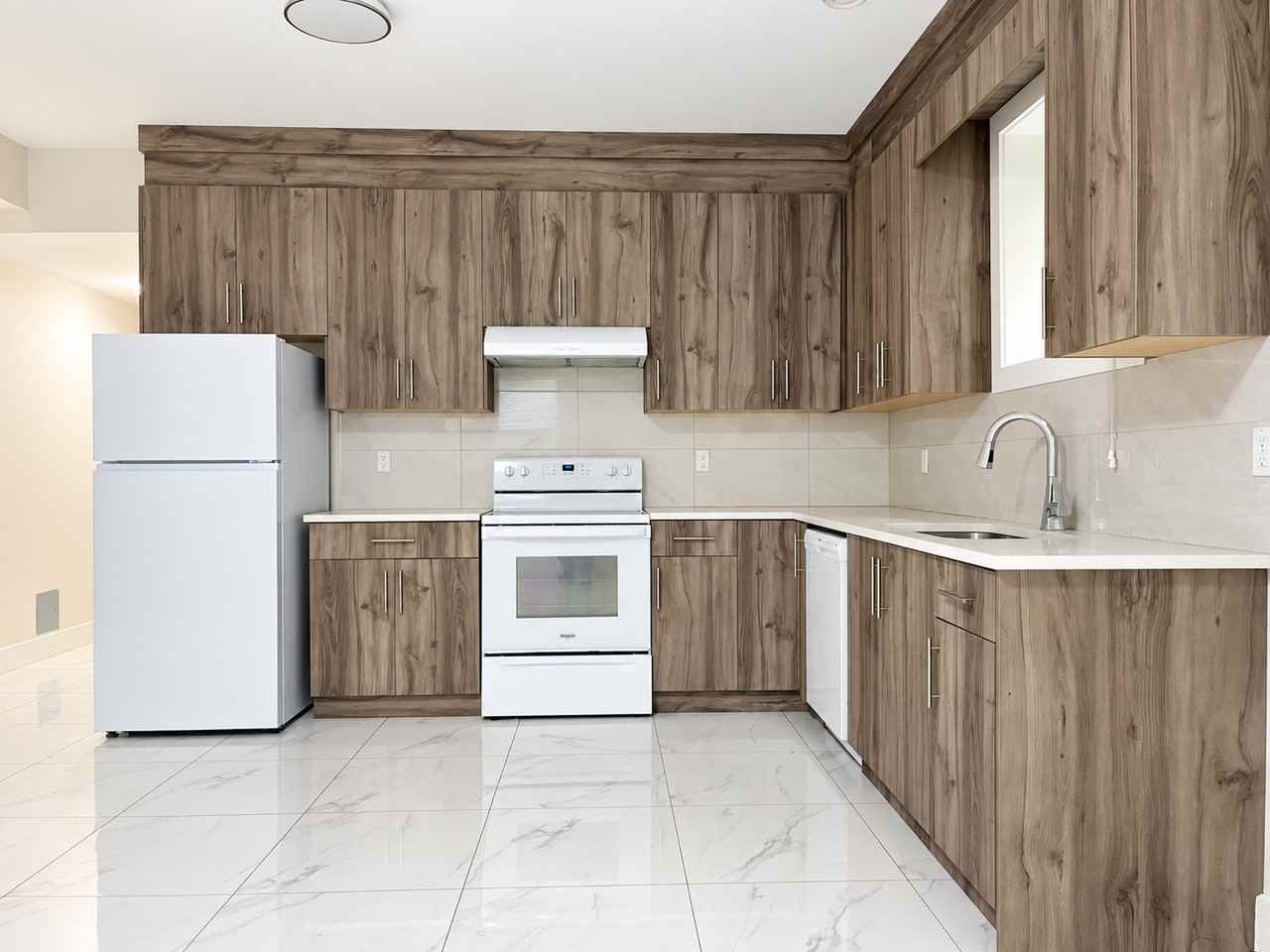 20549 70A Avenue - Photo 6 of 13