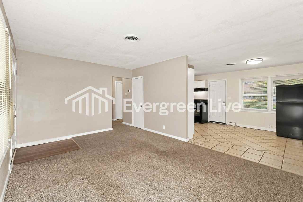 7214 E 112th St - Photo 3 of 15