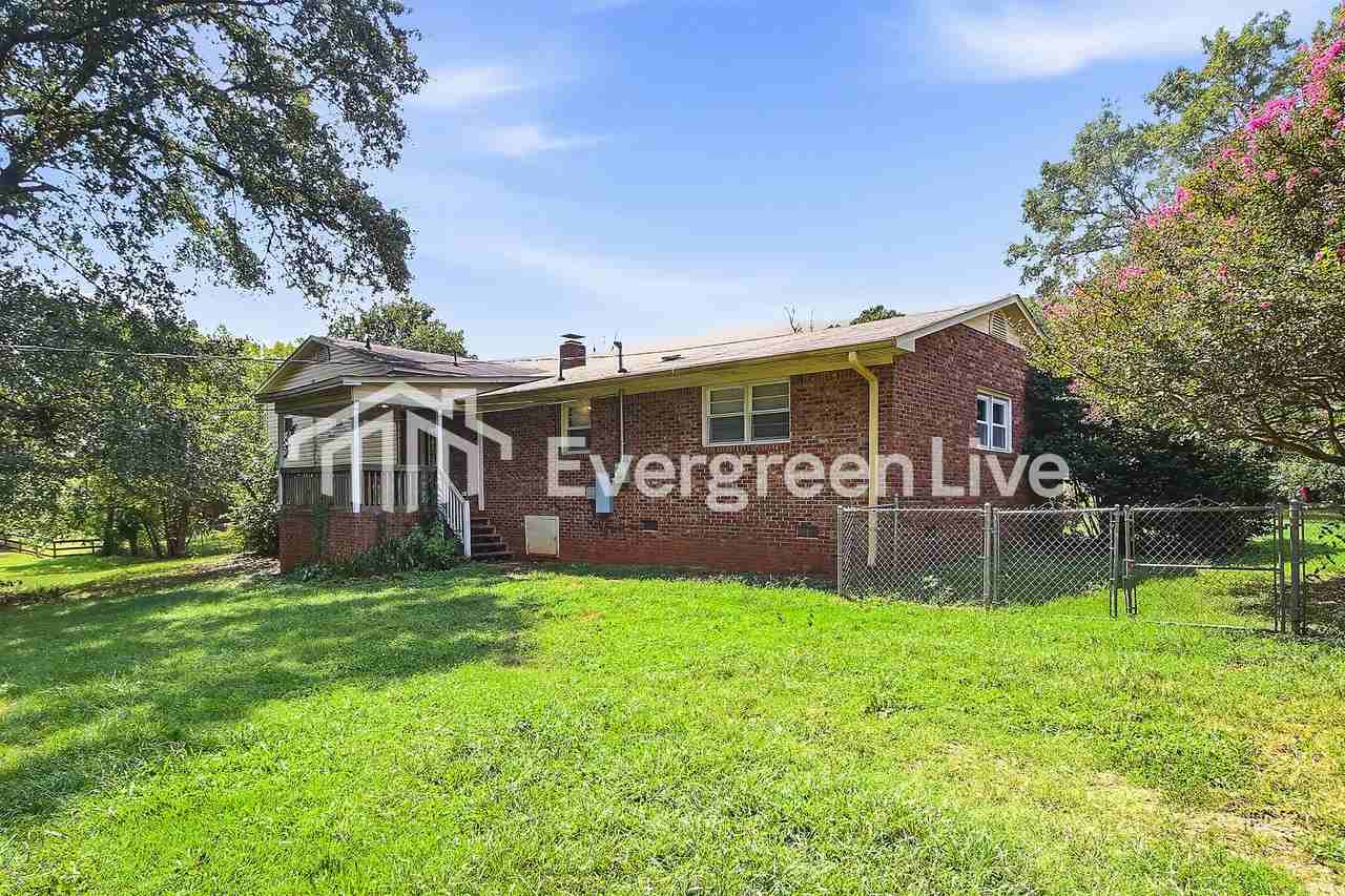 8150 7th St - Photo 2 of 15