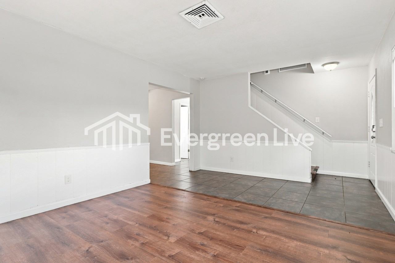 2053 Palm Way - Photo 2 of 15