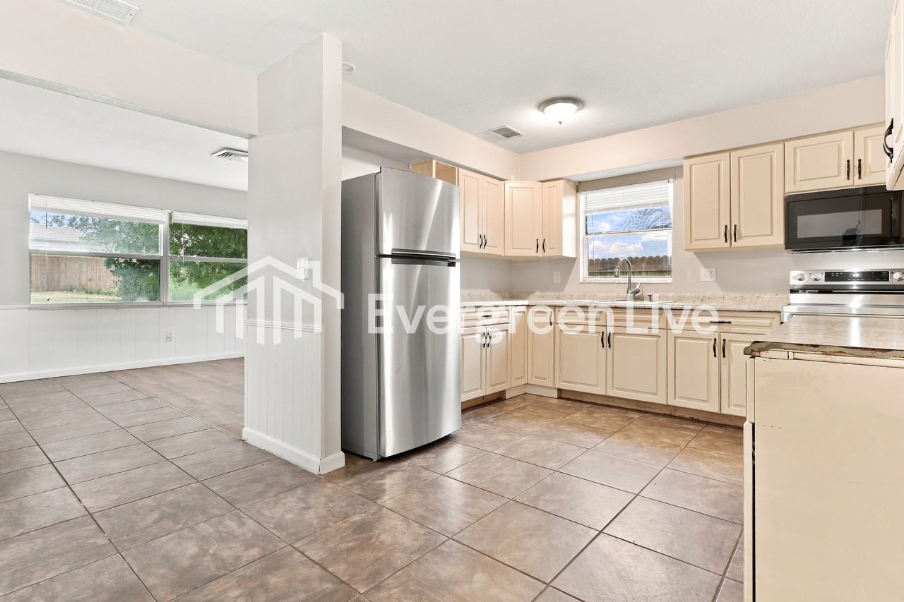 2053 Palm Way - Photo 6 of 15