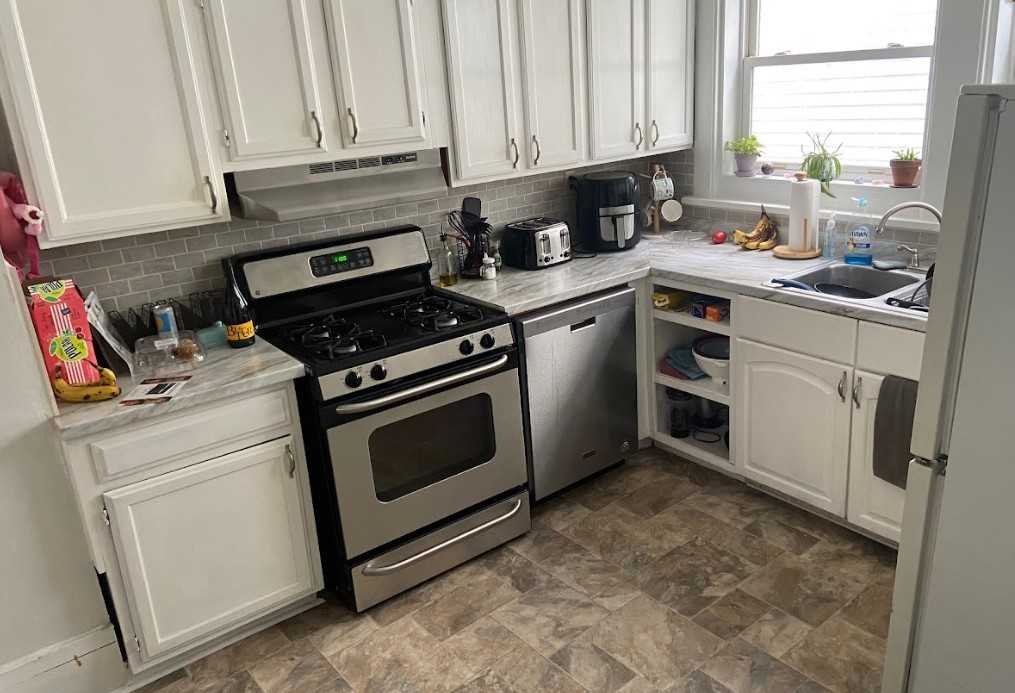 115 N Bassett St - Photo 3 of 3