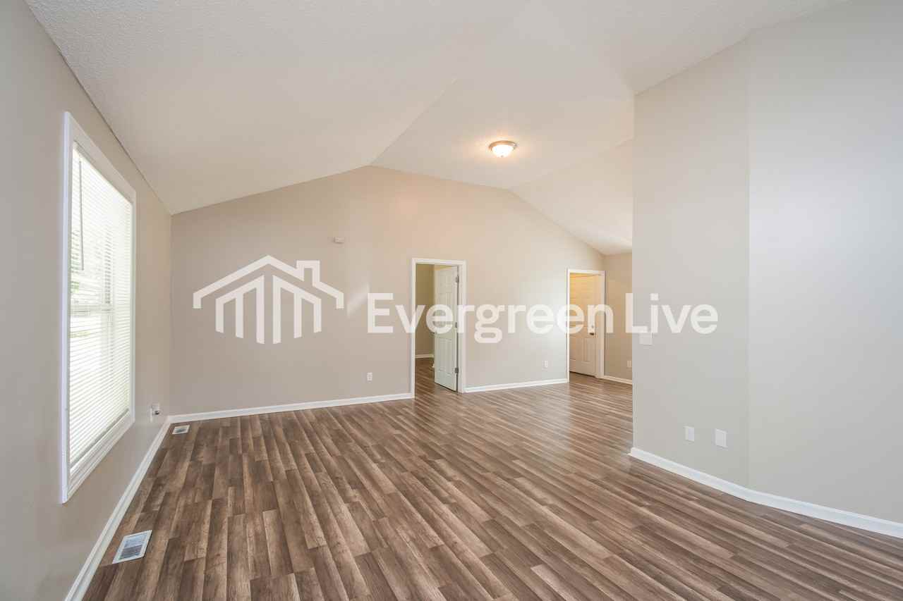 1206 Nazareth Rd - Photo 2 of 15