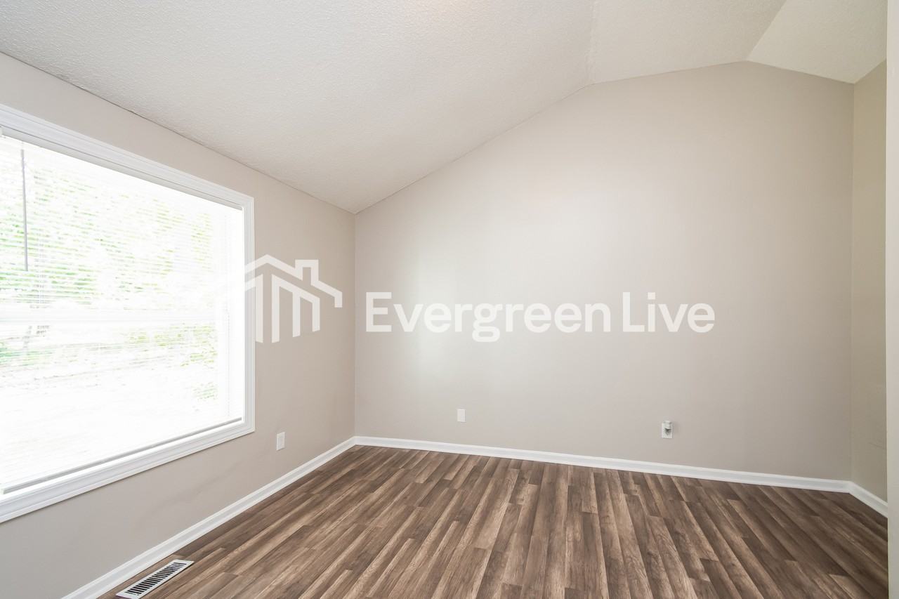 1206 Nazareth Rd - Photo 3 of 15
