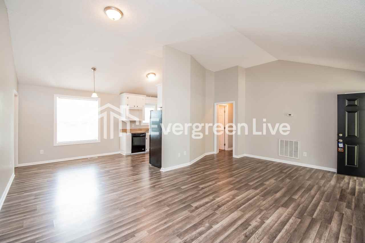 1206 Nazareth Rd - Photo 4 of 15