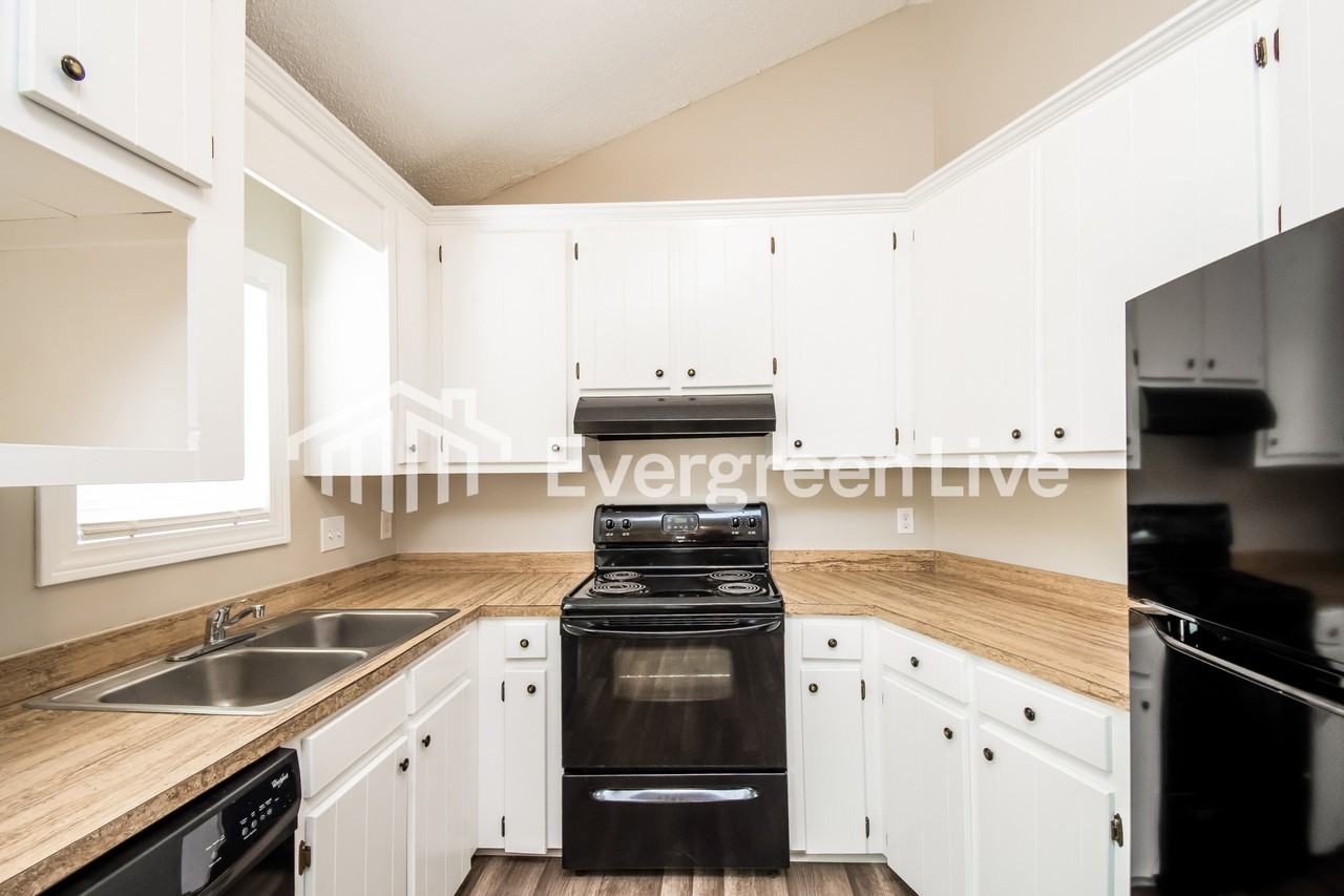 1206 Nazareth Rd - Photo 5 of 15