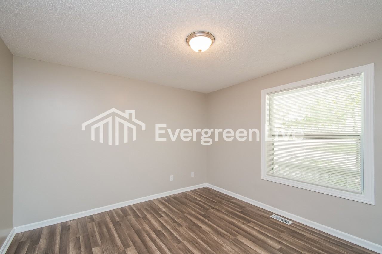 1206 Nazareth Rd - Photo 7 of 15