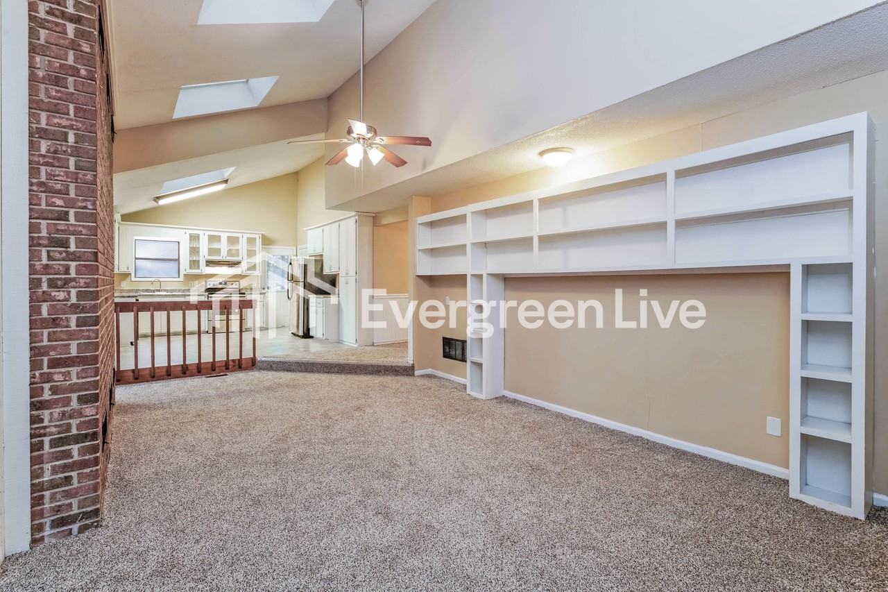 14 S Oak Ct - Photo 2 of 15