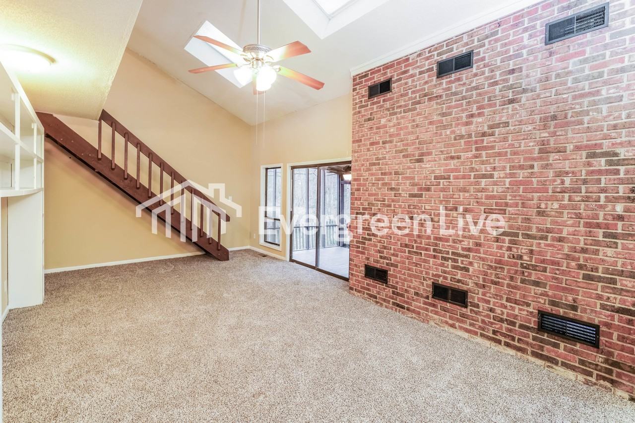 14 S Oak Ct - Photo 3 of 15