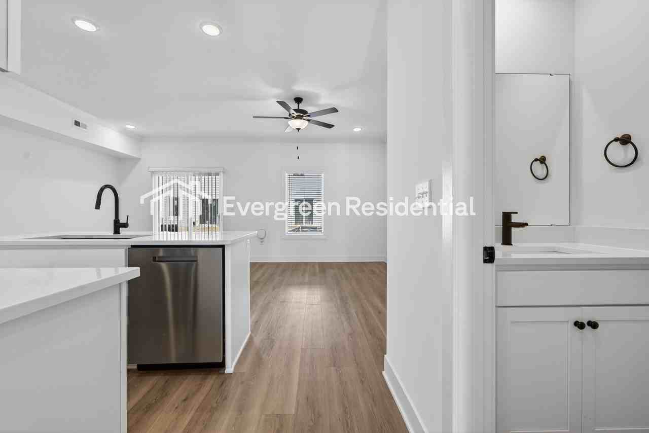 7004 Nw 82nd St - Photo 3 of 25