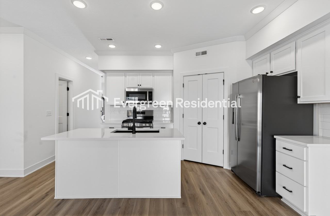 7010 Nw 81st Pl - Photo 5 of 25