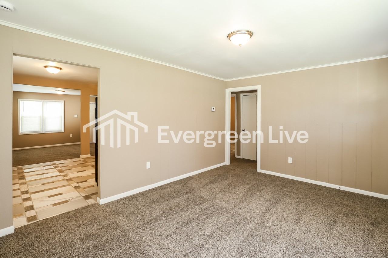 344 E Nettleton Ave - Photo 3 of 15