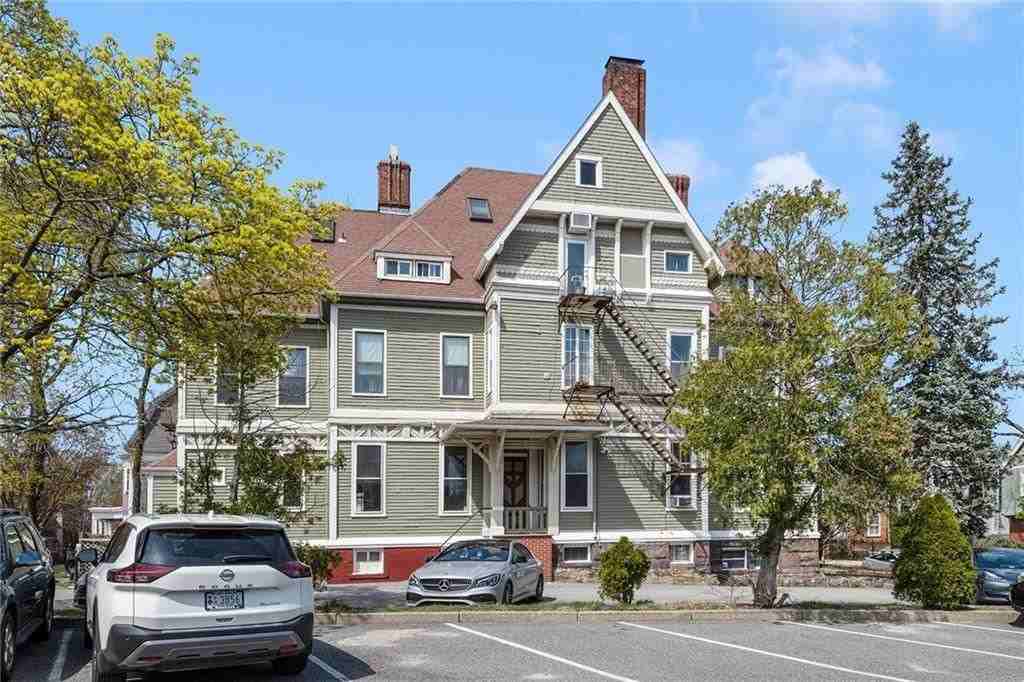 87 Cooke St ##2 - Photo 4 of 38