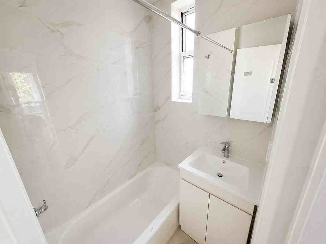 2545 44th St ##2 - Photo 4 of 18