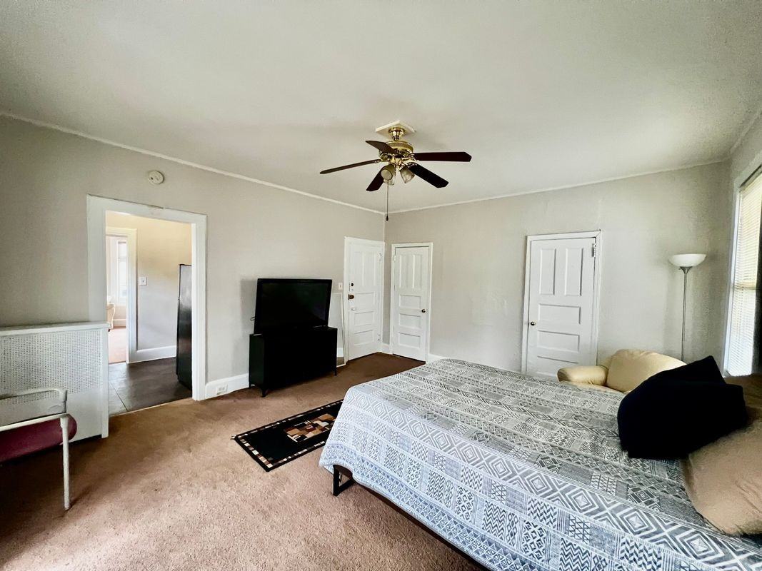 228 N Arlington Ave - Photo 4 of 5