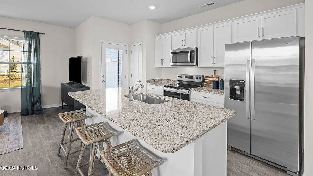 3405 Sedge Dr - Photo 4 of 7