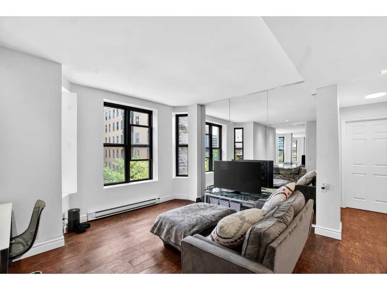 1254 Rue Saint Marc #31 - Photo 2 of 25