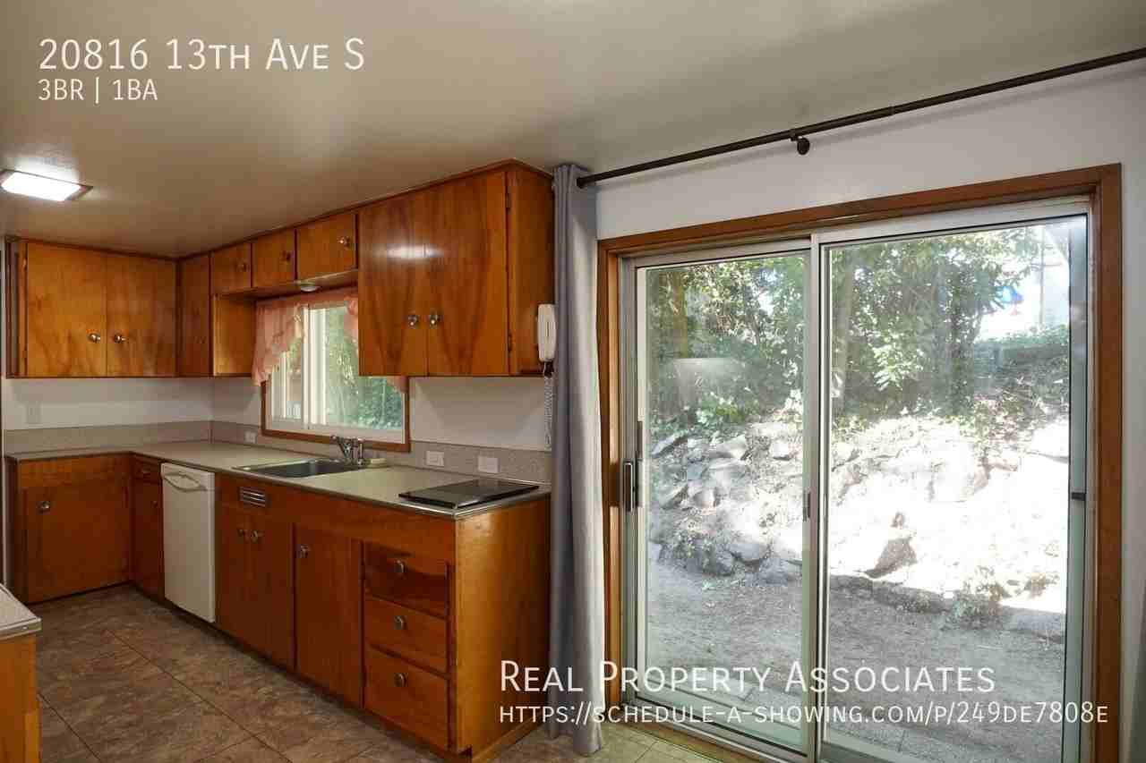 20816 13th Ave S - Photo 4 of 25