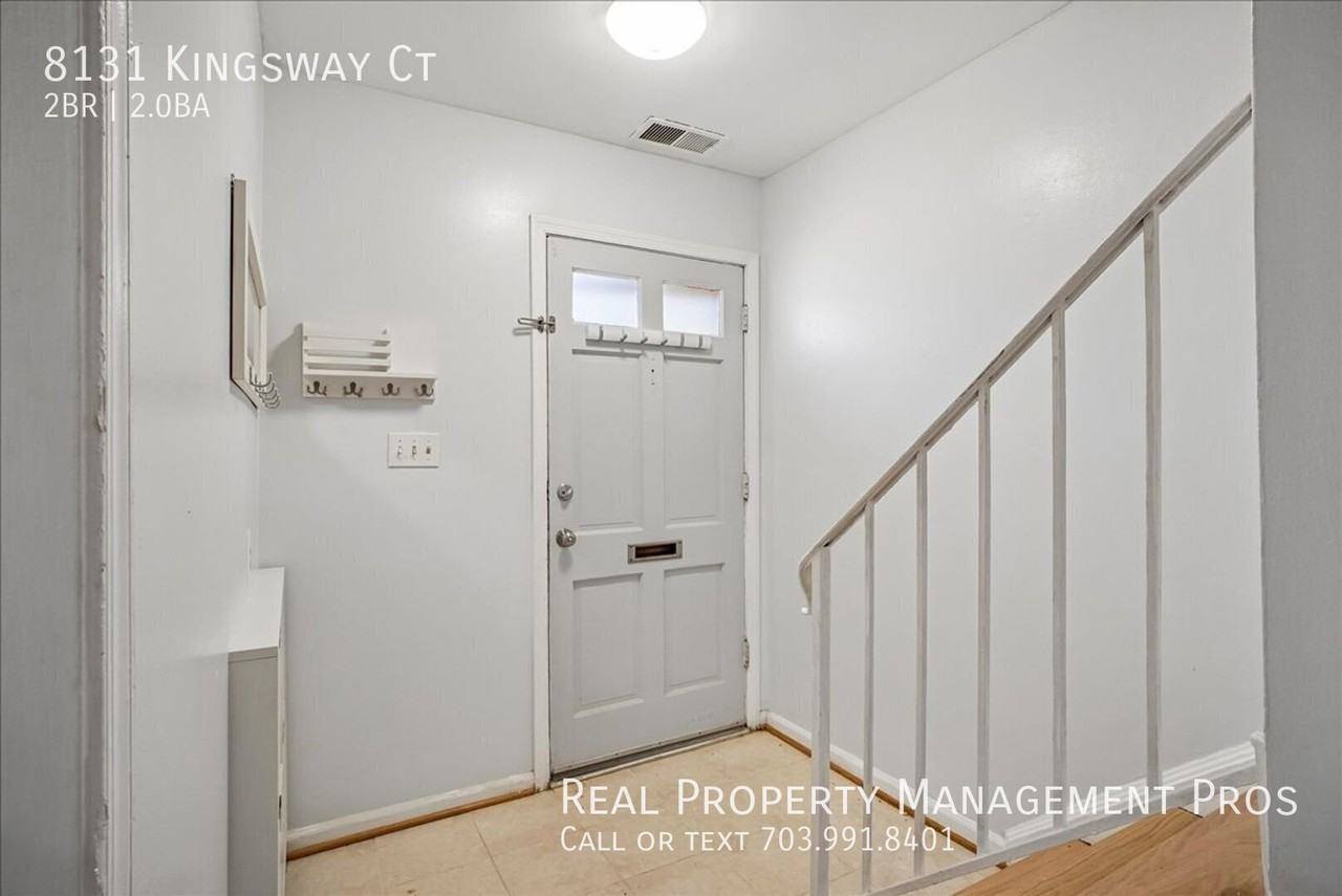 8131 Kingsway Ct - Photo 3 of 32
