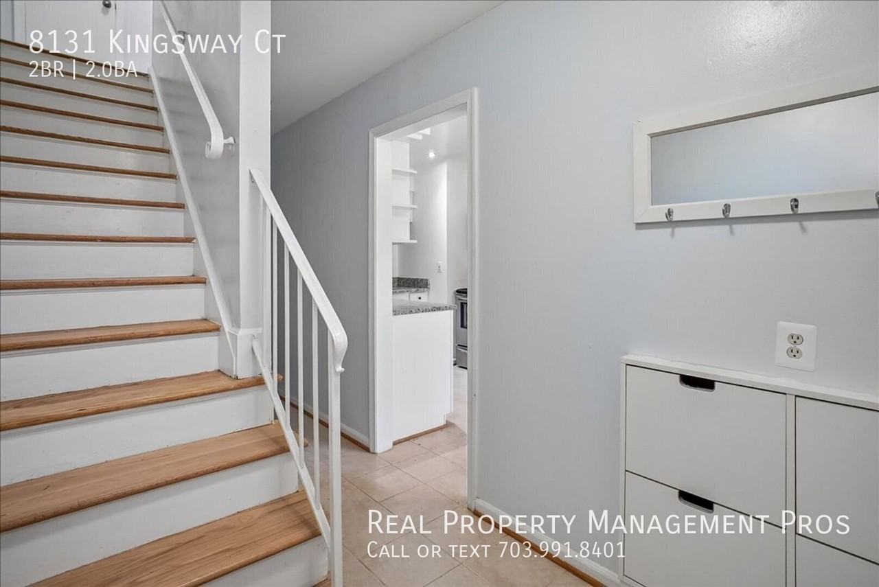 8131 Kingsway Ct - Photo 4 of 32